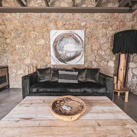 Three Dots Boutique Souli