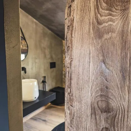 Three Dots Boutique Souli