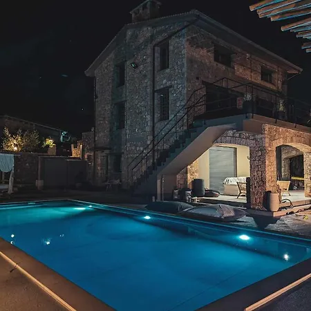 Villa Three Dots Boutique *