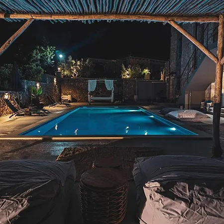 Three Dots Boutique *