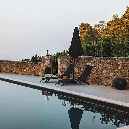 Three Dots Boutique Villa