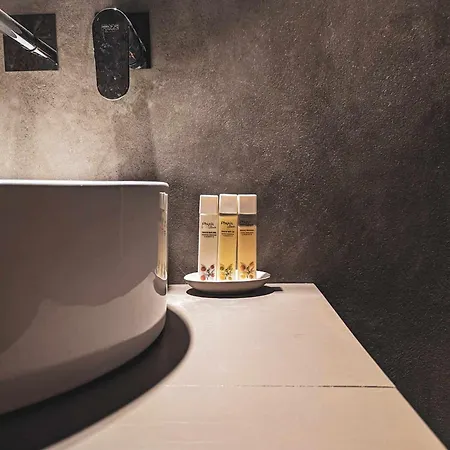 Three Dots Boutique Souli