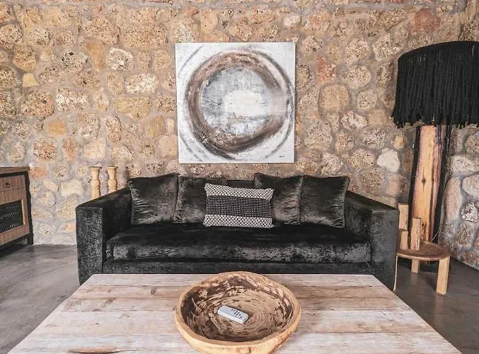 Three Dots Boutique Souli