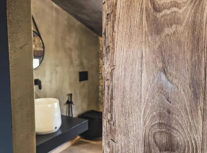 Three Dots Boutique Souli