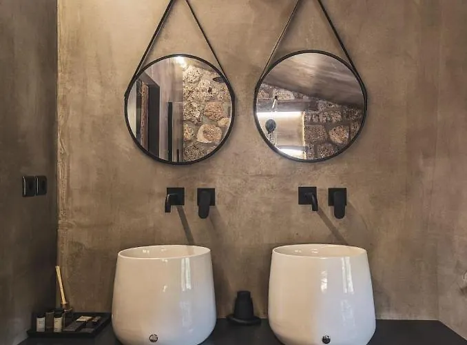 Three Dots Boutique *