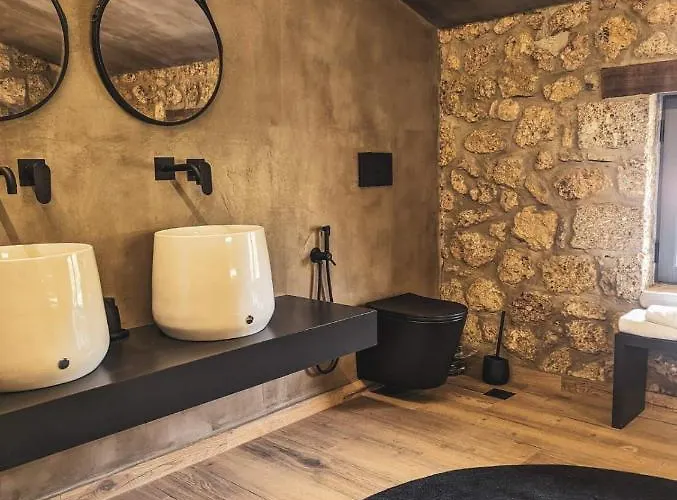 Three Dots Boutique Souli