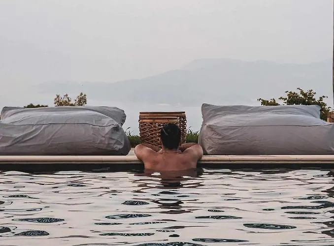 Villa Three Dots Boutique