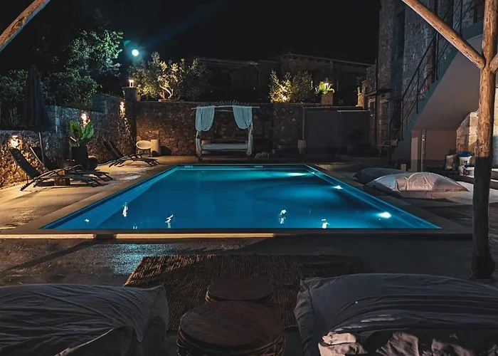 Three Dots Boutique *